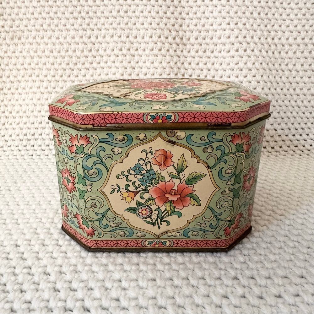 Daher England Vintage Green Pink Floral Chintz Tin Hinge Trinket Box Cottagecore